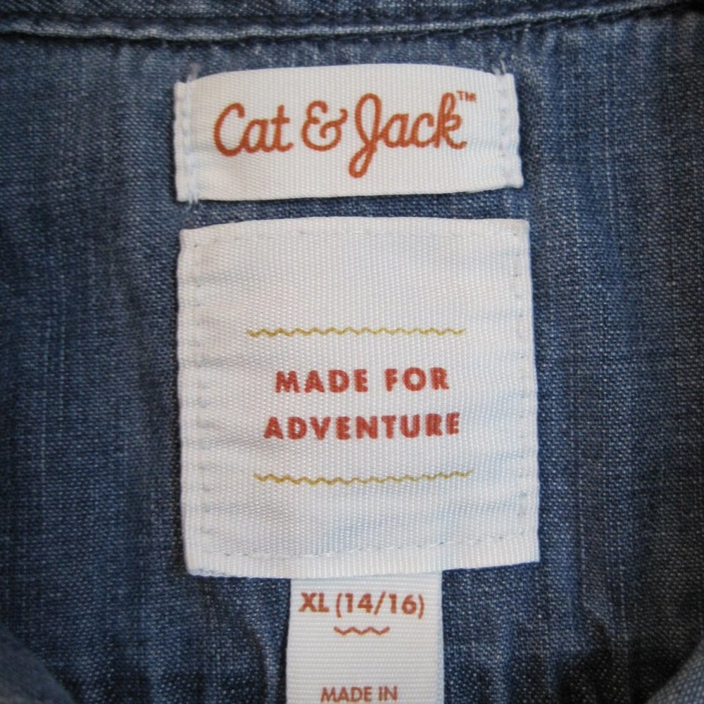 Cat & Jack Girls Light Blue Denim Button-Down Shirt - Picture 3 of 4